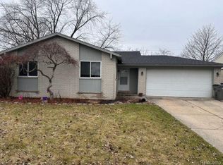 35479 Kelly Rd, Clinton Township, MI 48035