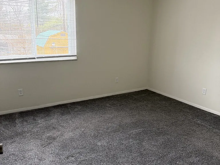 Parkway Apartments — Photo 5