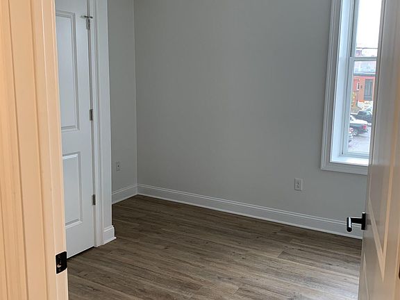 5th image of 68 Putnam St #203