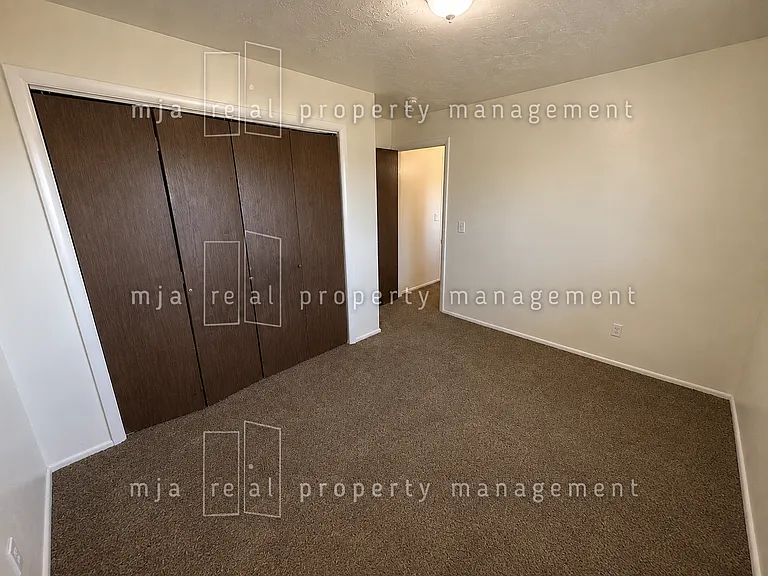 1428 W 300 N — Photo 8