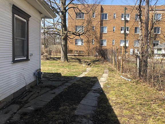 3rd image of 3754 Graceland Ave