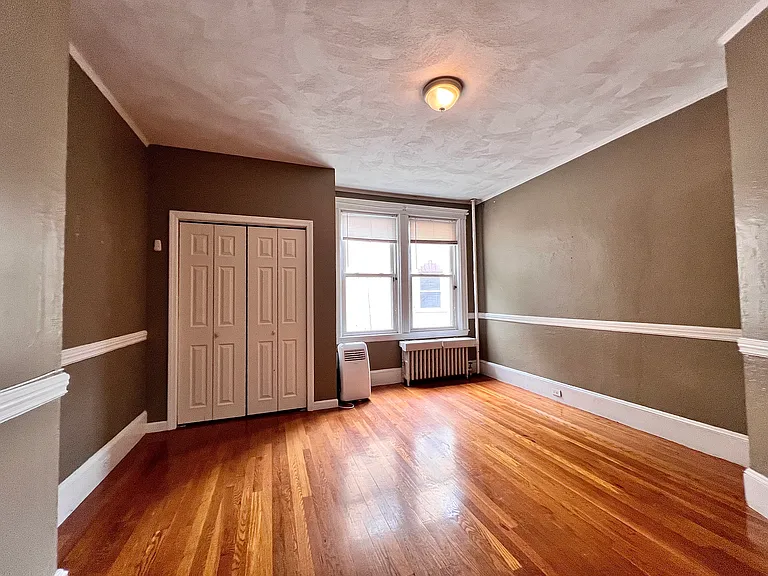 148 Strathmore Rd #1 — Photo 6