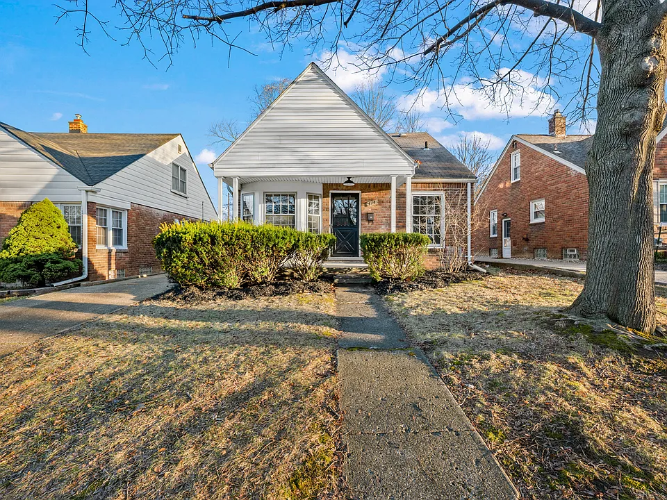 414 Aqua Ct