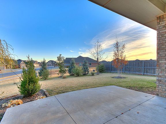 4th image of 18524 Scarborough Dr