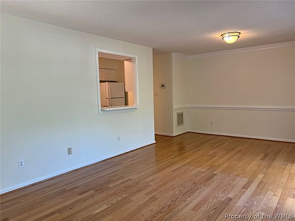 4th image of 206 Queens Cres
