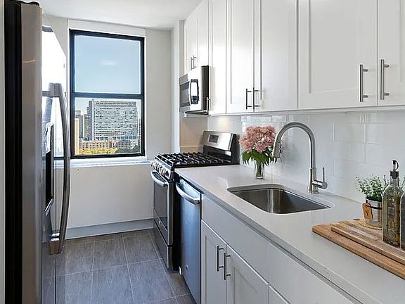 2nd image of 155 E 31st St #E20f