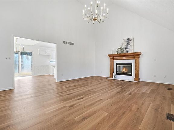 4th image of 205 N Highland Dr