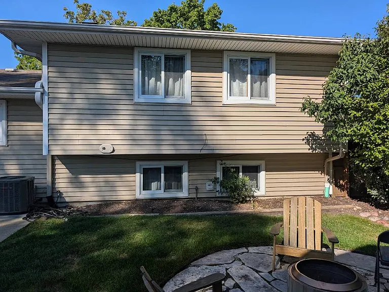 723 Greenwood Rd — Photo 2