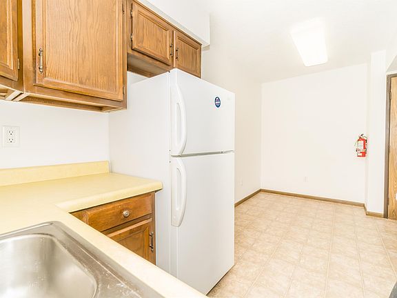 5th image of 2517 Royal Dr APT 7