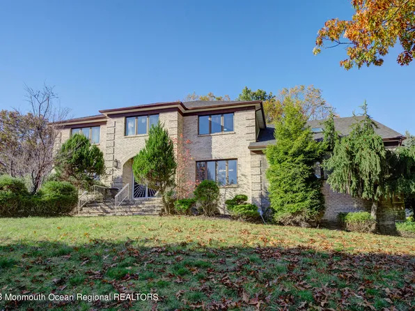 25 Country Oaks Drive, Manalapan, NJ 07726