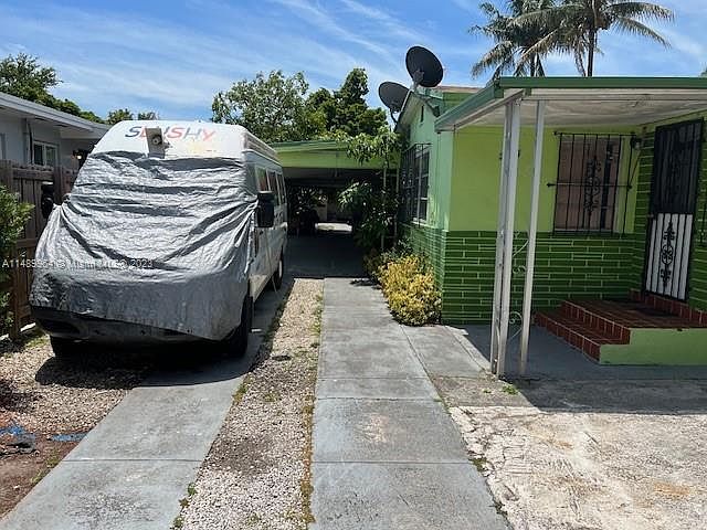 1st image of 3176 NW 31st St