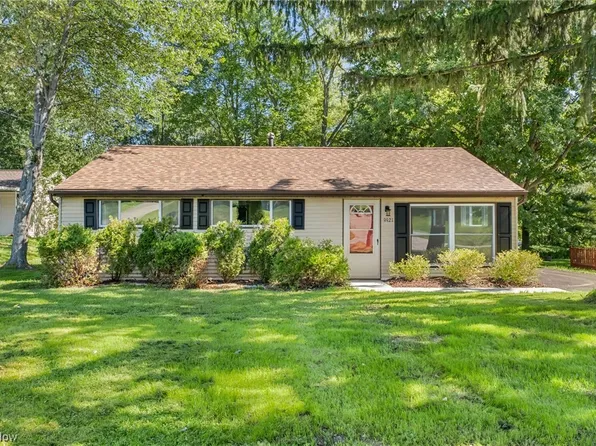 9921 Crestwood Dr, Twinsburg, OH 44087