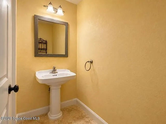 760 Wintergreen Ln — Photo 16