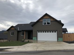 1497 Dogwood Ave, Cottage Grove, OR 97424