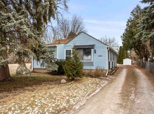 225 Gruenwald Ave, Neenah, WI 54956