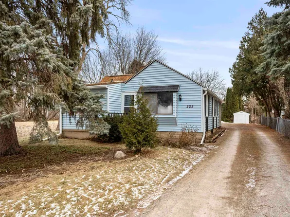 225 Gruenwald Ave, Neenah, WI 54956