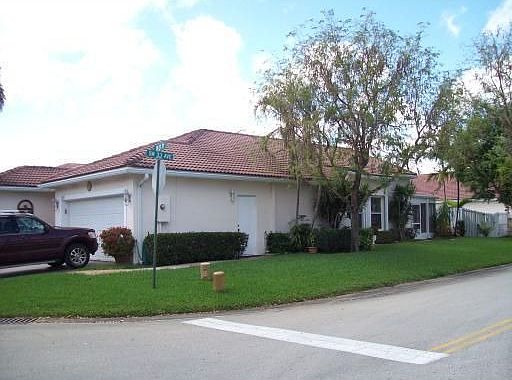 2nd image of 3305 SW 51st St