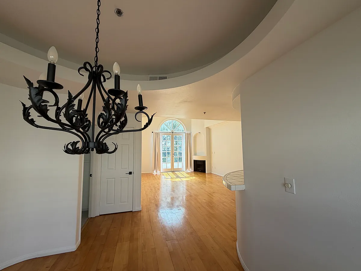 Unit 302 2+2
Top Floor Unit, Vaulted ceilings
$4,195.00 - 16101 W Sunset Blvd