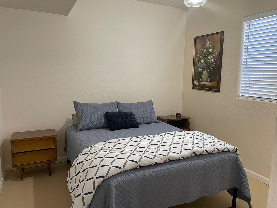 Back Bedroom - Queen Bed