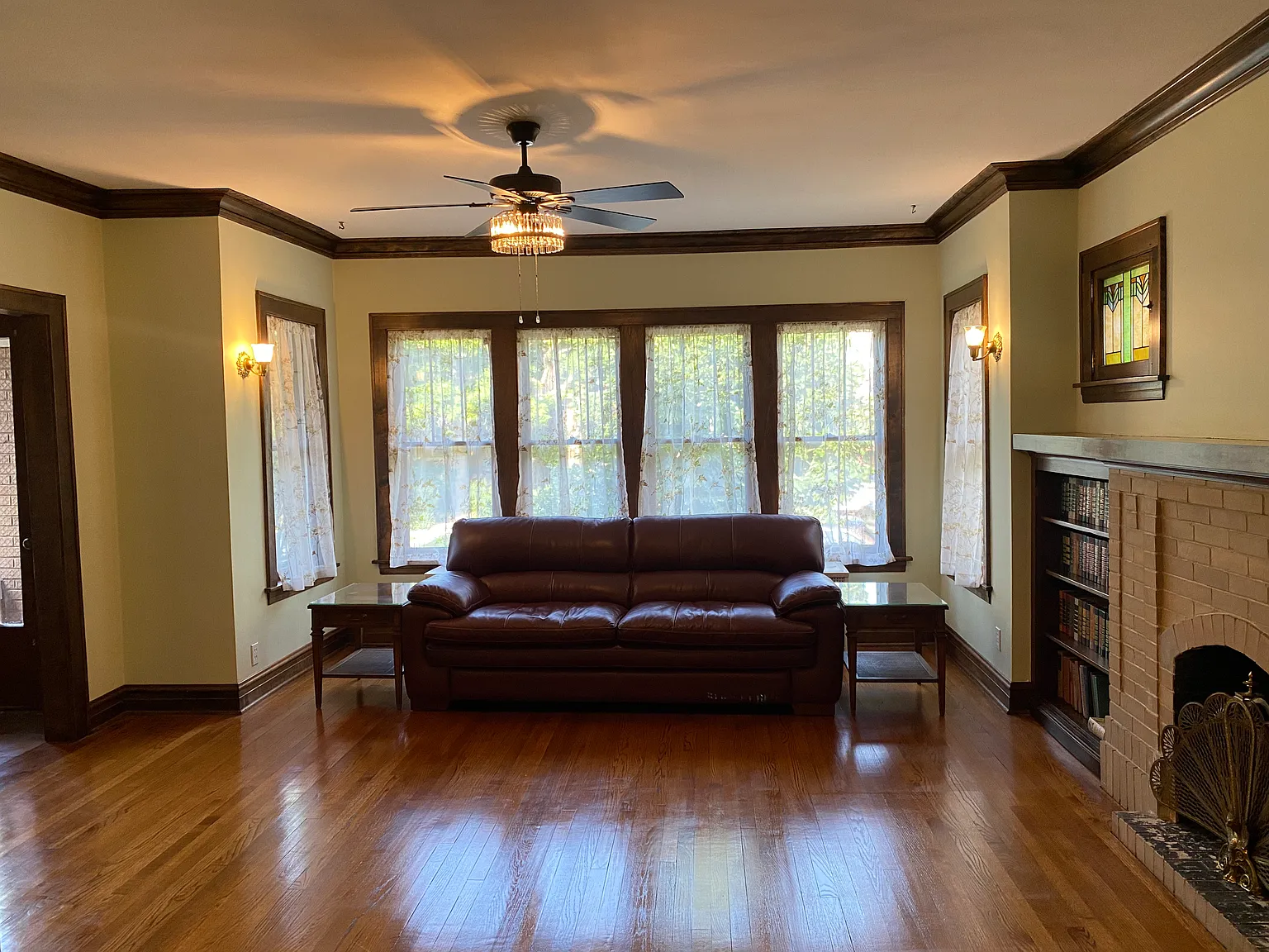 3 bed, 1203 sqft, $3,100 — Photo 2