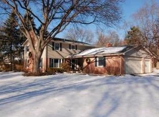 101 Tennyson Dr, Wheaton, IL 60189