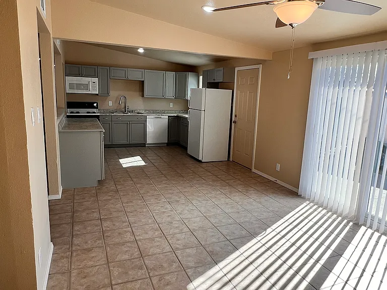 2220 Skyway Dr — Photo 3