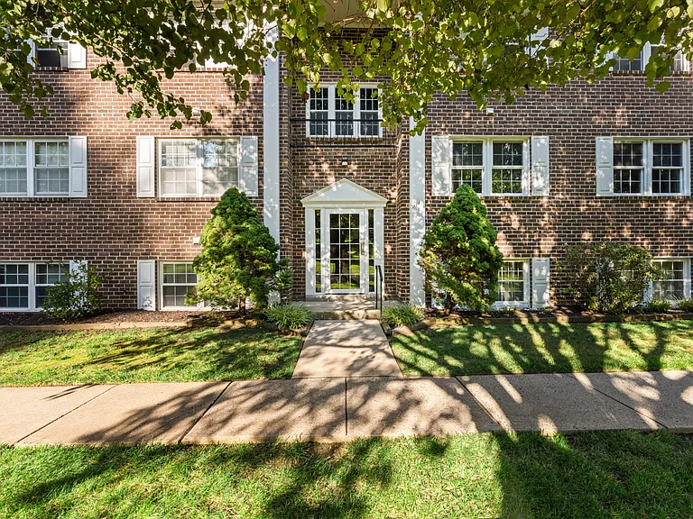 211 Crocker Dr #1-B — Photo 2