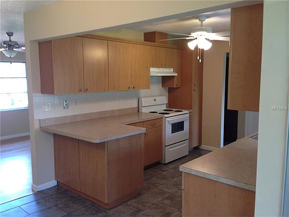 3rd image of 943 McMahon Ave