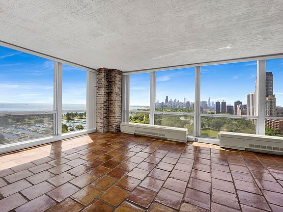 4th image of 330 W Diversey Pkwy #2007-09