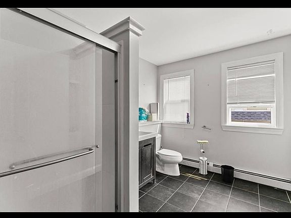 5th image of 211 Carpenter St APT 3