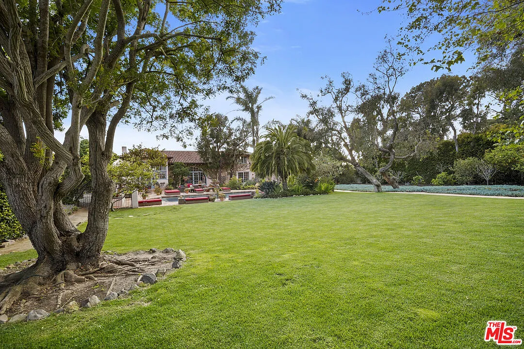 6 bed, 5.5 bath, 5716 sqft, $35,000 — Photo 2