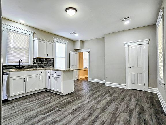 5th image of 221 Main St Floor 2