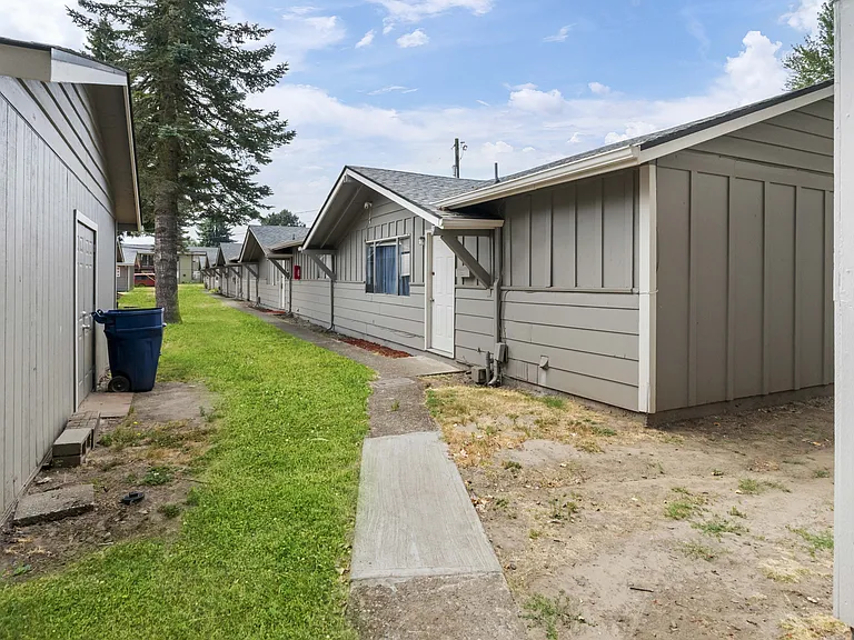 South Pacific Apartments — Photo 20