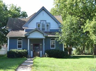 805 E 3rd St, Canton, SD 57013