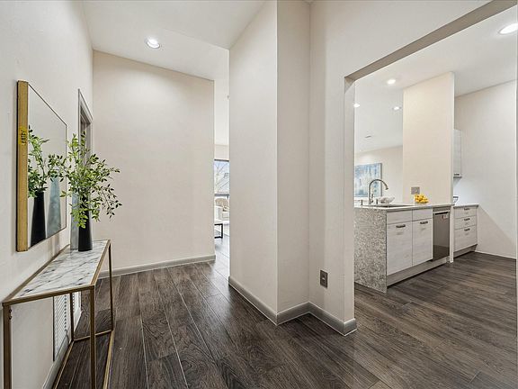 3rd image of 49 Briar Hollow Ln Unit 103