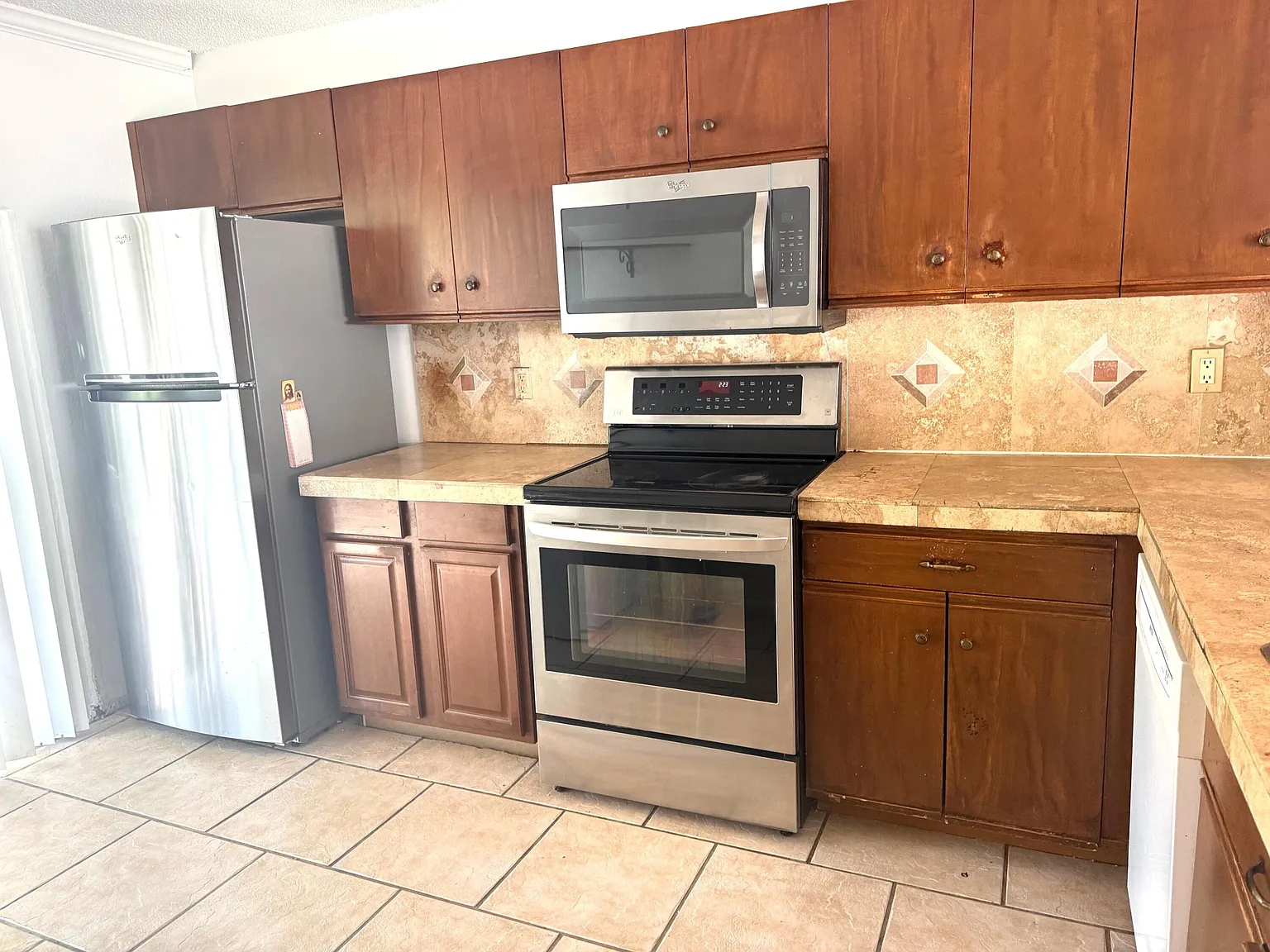 2 bed, 2.5 bath, 1122 sqft, $1,990 — Photo 2
