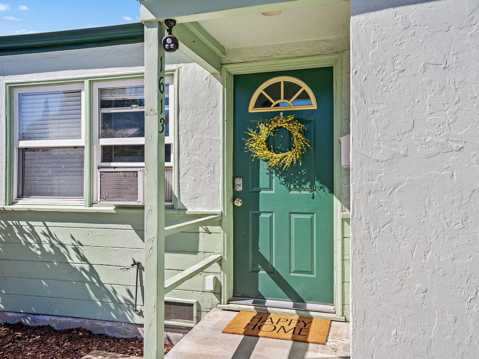 1 bed, 610 sqft, $2,400 — Photo 1
