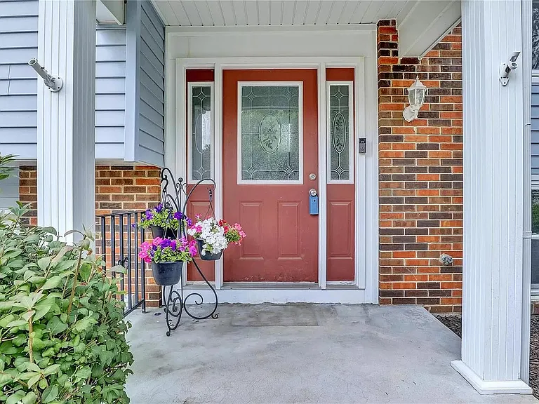 927 Bellestri Dr — Photo 3
