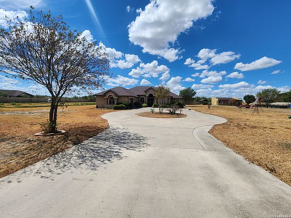 3rd image of 210 COUNTY ROAD 237