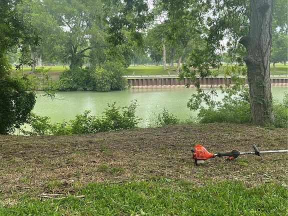 3rd image of 182 Guadalupe River Dr