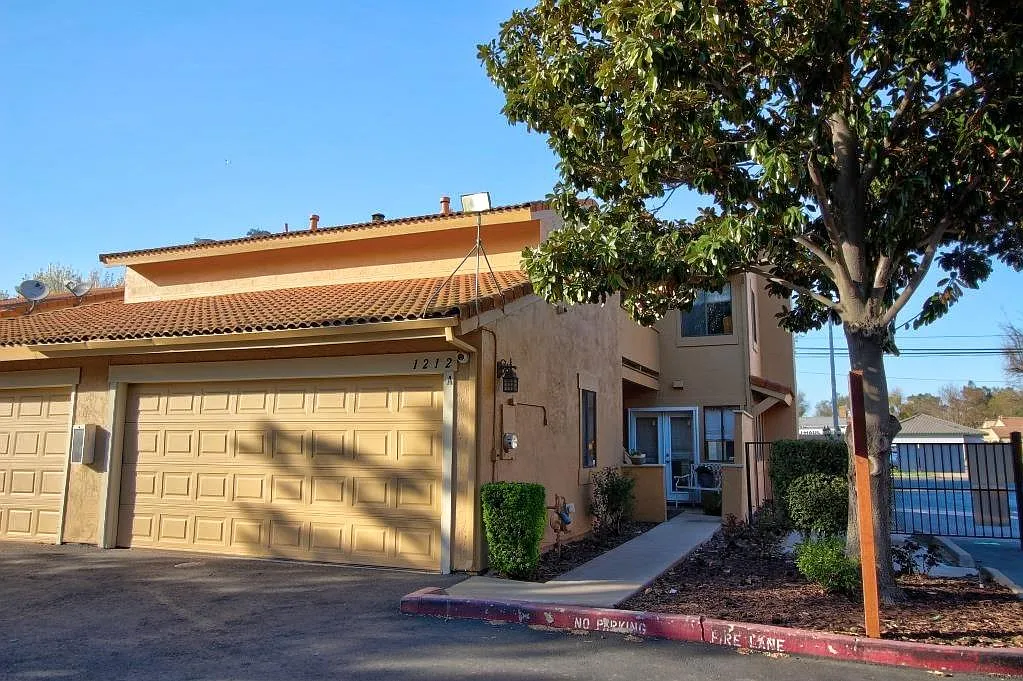 1212 W Roseburg Ave APT A photo 1