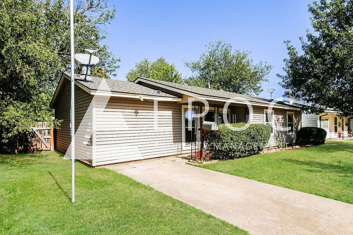 4602 Tradewinds Rd — Photo 2
