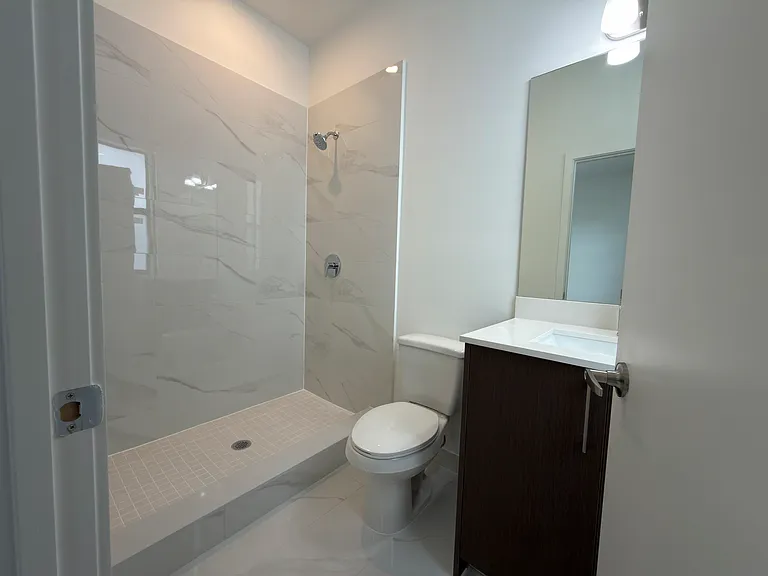 142 NW 10th Pl — Photo 21