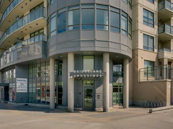 38 W 9th St NE #412, Calgary, AB T2E 7X9