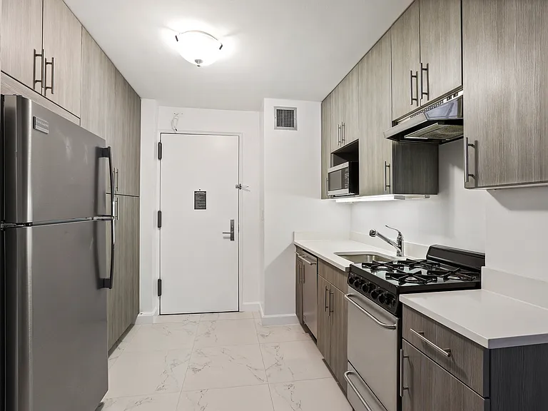 315 W 57th St #11F — Photo 3