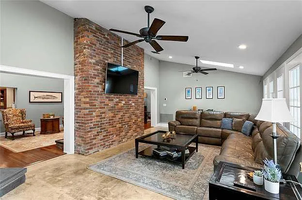 11212 Carrollwood Dr — Photo 38