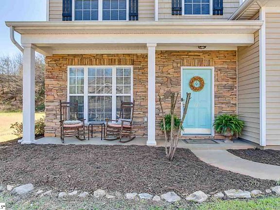 2nd image of 305 Blue Heron Cir