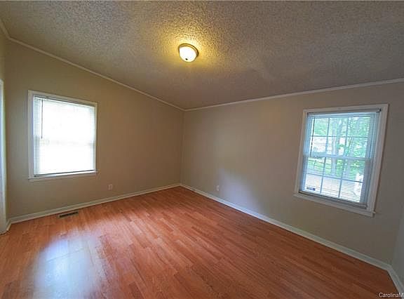 3rd image of 3932 Trescott Ct