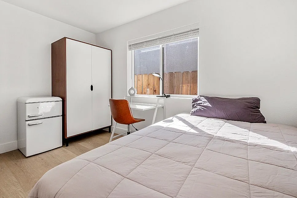 2620 Regent — Photo 2