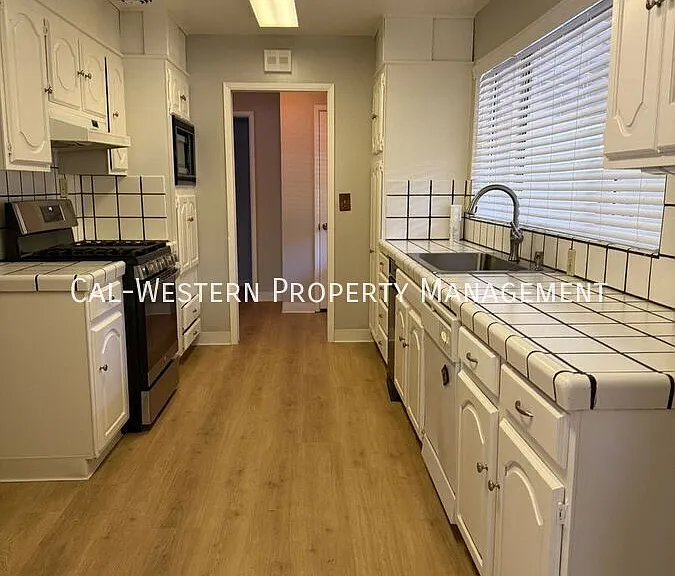 13270 Franklin Ave — Photo 3